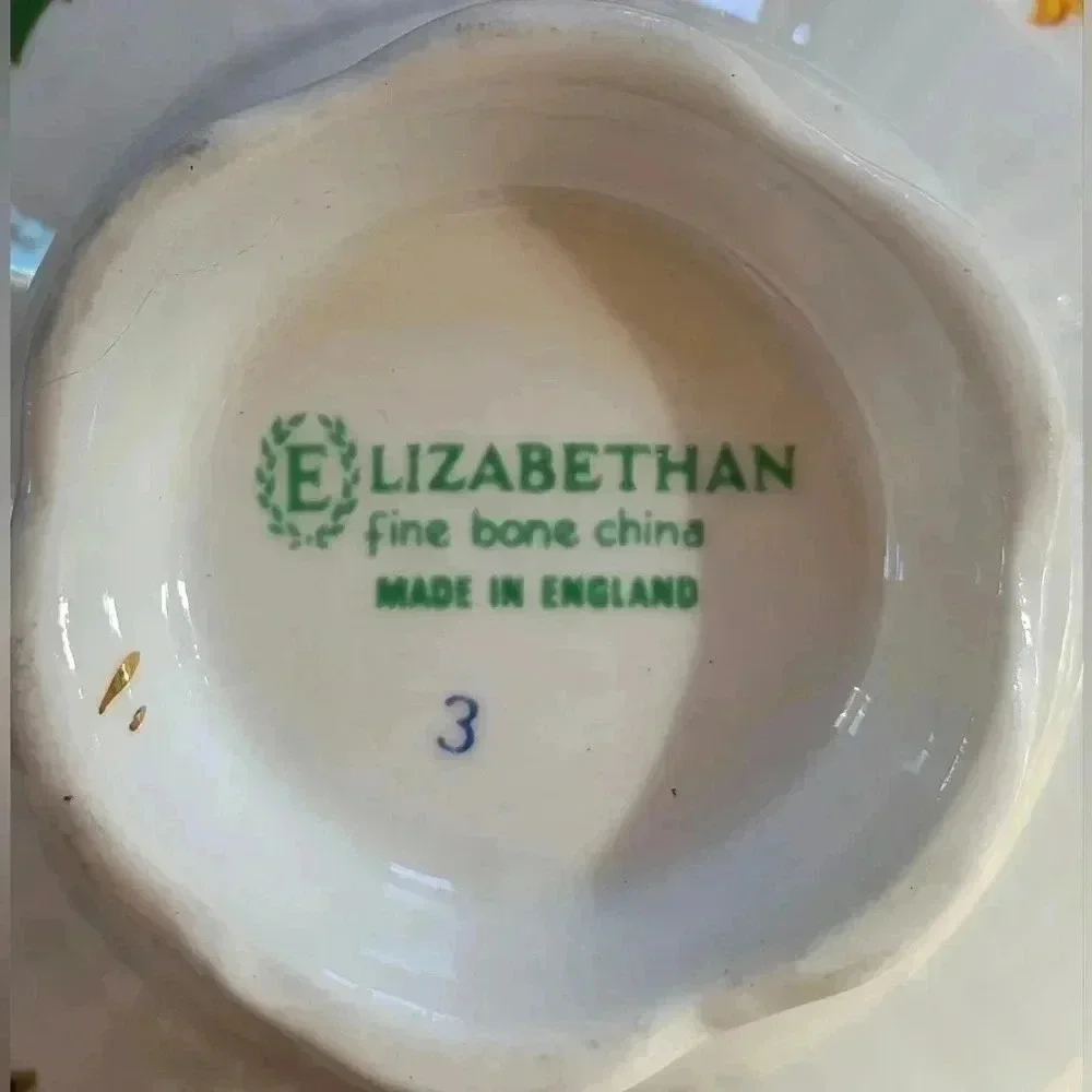 Vintage Oriental Elizabethan Fine Bone China Teacup & Saucer England Imari Style